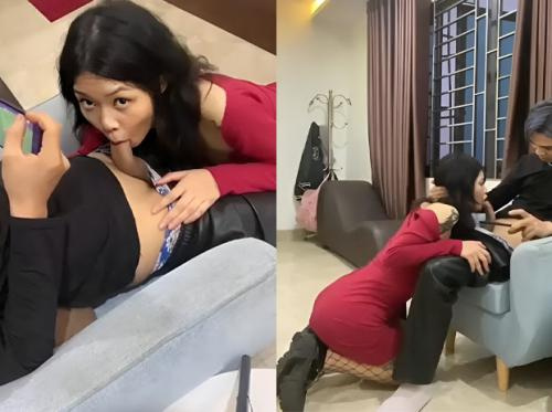 베이비 톰은 남자친구와 함께 온갖 자세를 취할 때 매우 에로틱합니다.